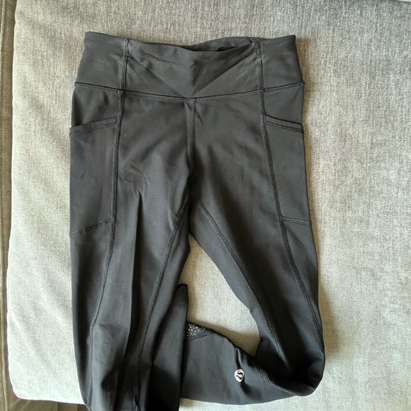 Lululemon tight stuff tight black scalloped leggings - Picture 3 of 5